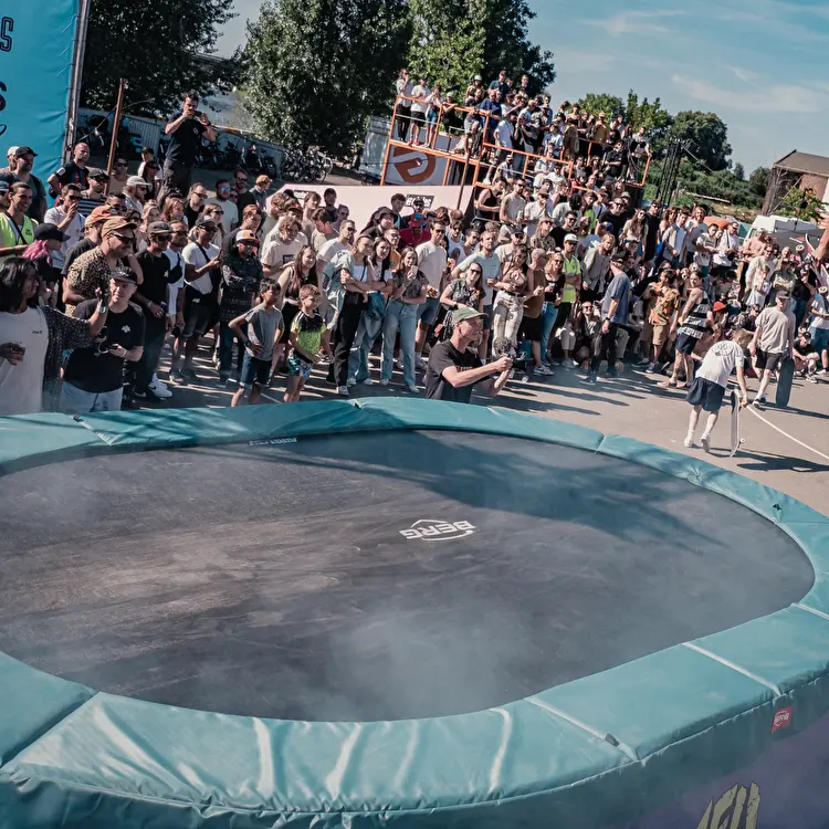 pier-parade-2022-kilian-van-gool-chris-hoeve-trampoline.png