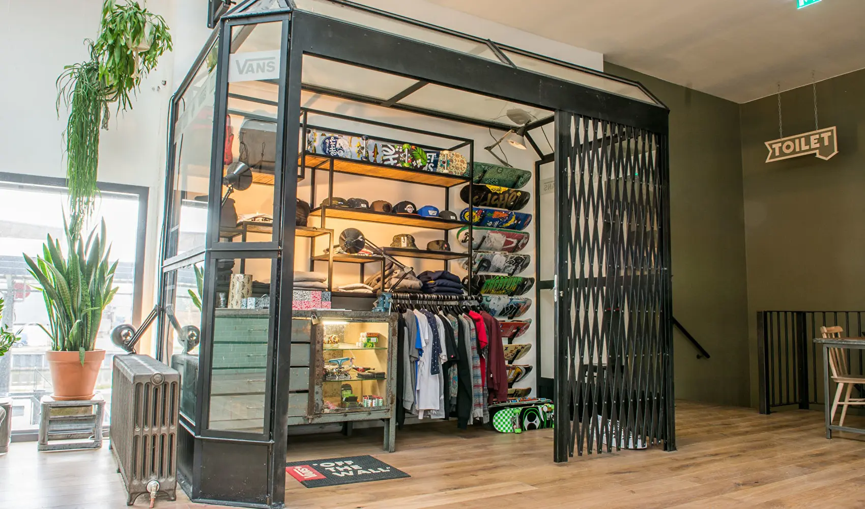 Vans Shop Pier 15 Retail skateshop Bonk Nine Yards