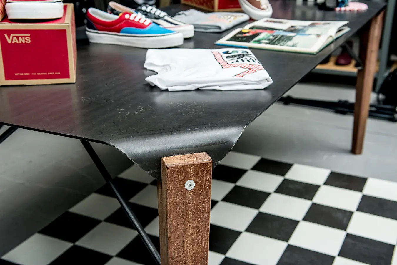 Nine Yards Vans Brussel Retail Custom