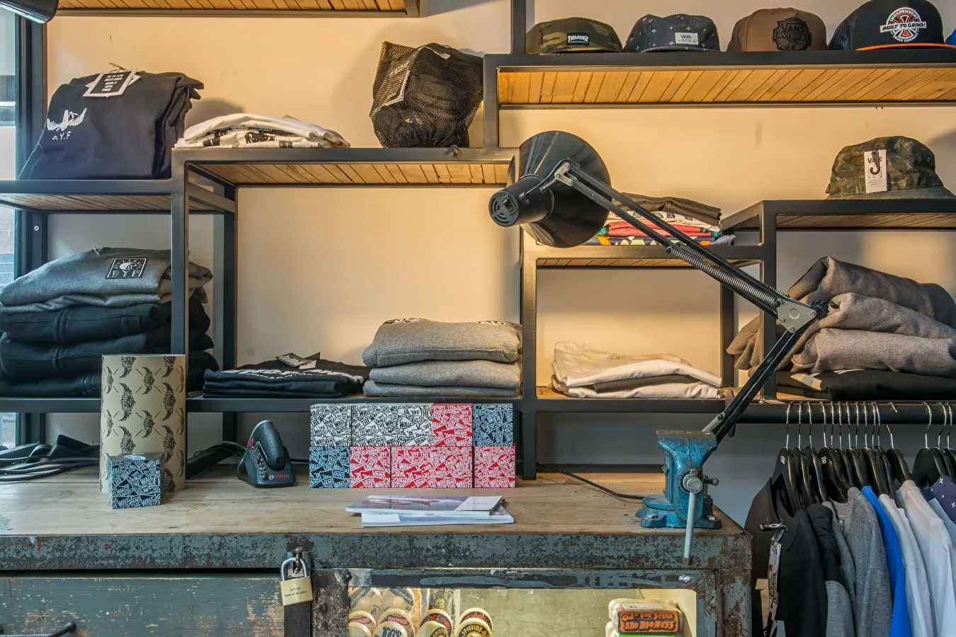 Vans Shop Pier 15 Retail skateshop Bonk Nine Yards
