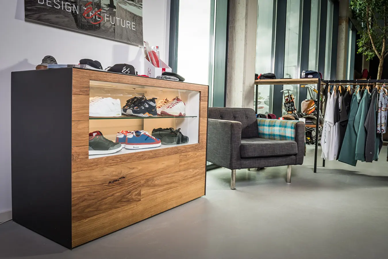 Soletech Nine Yards Customs Showroom ES legacy mid 90s skateboarding