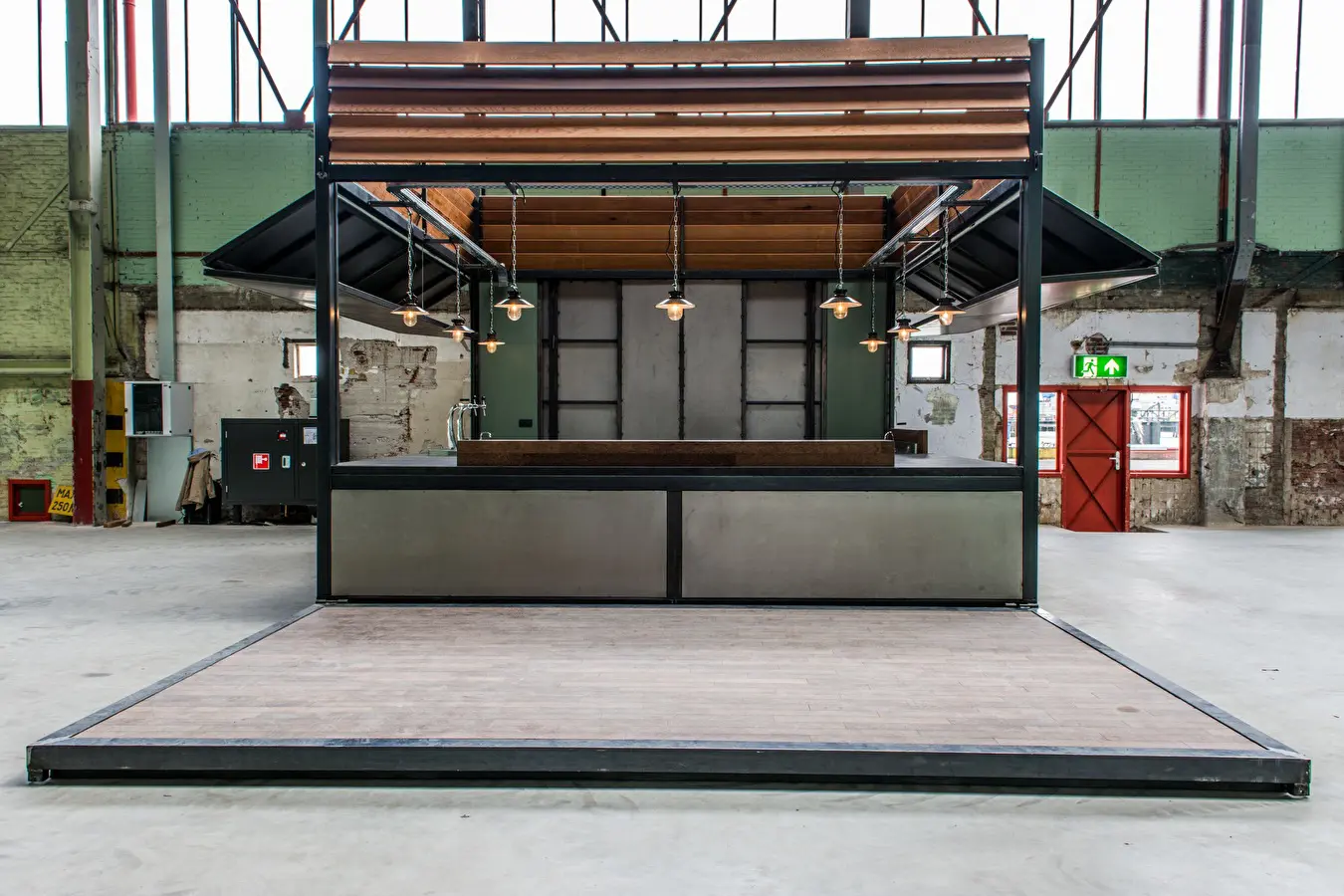 Nine Yards Customs Onderzeebootloods Industriele Bar