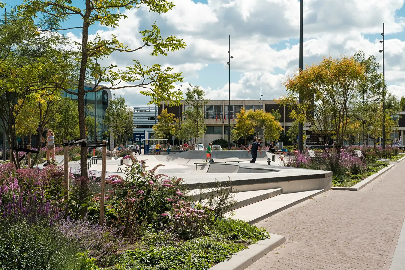 Hengelo Skatepark Outdoor Skatepark centraal station Betonnen skatebaan Nine Yards Skateparks