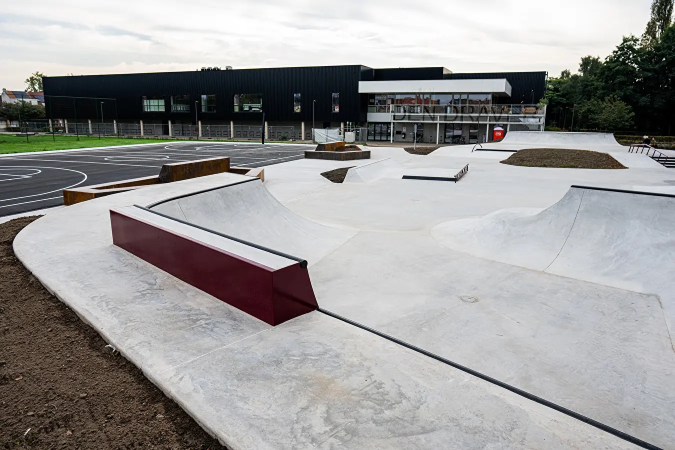 Skatepark Zwijndrecht Belgie Nine Yards Bowl sectie