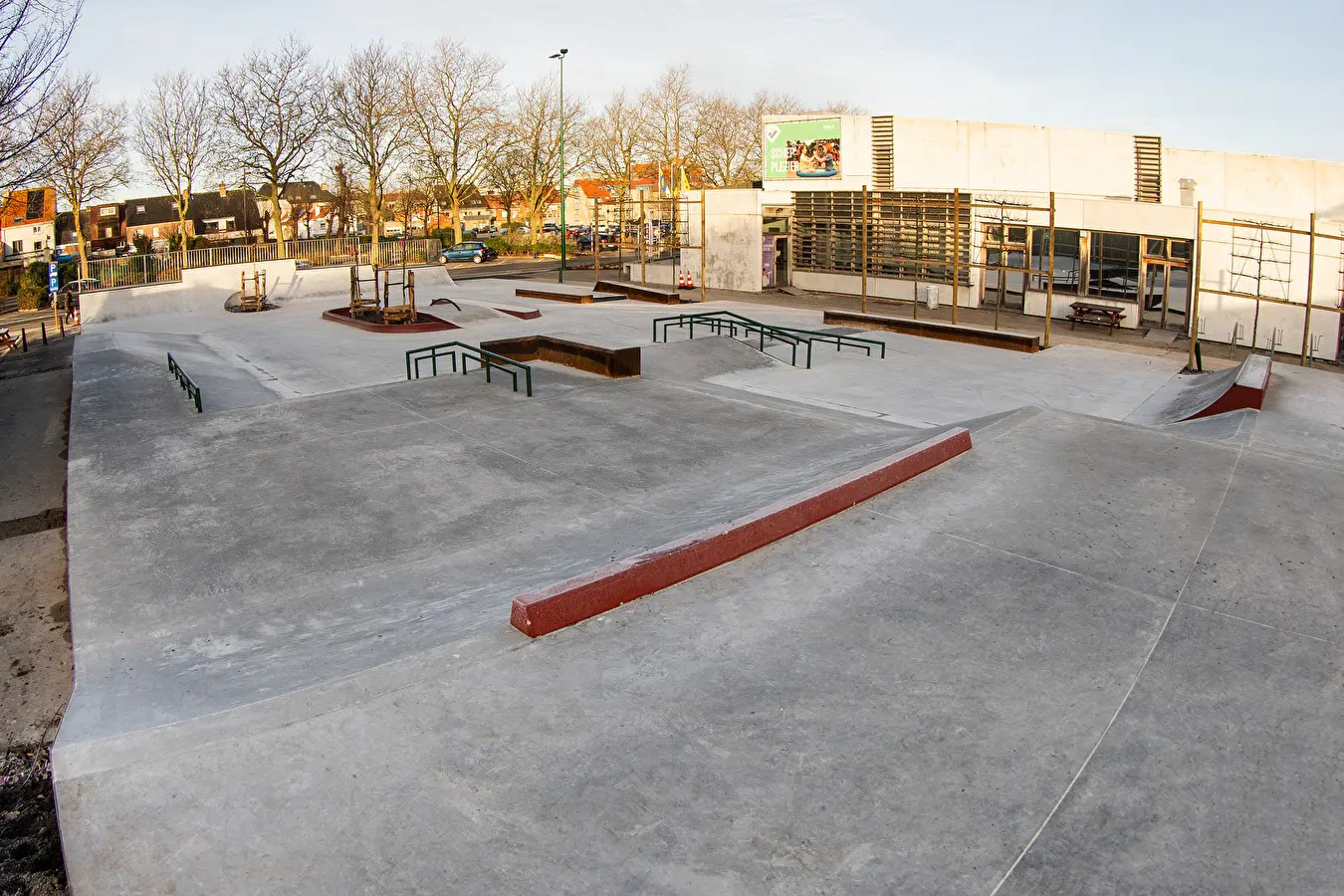 Nine Yards Skateparks De Panne skateplaza slappy curb
