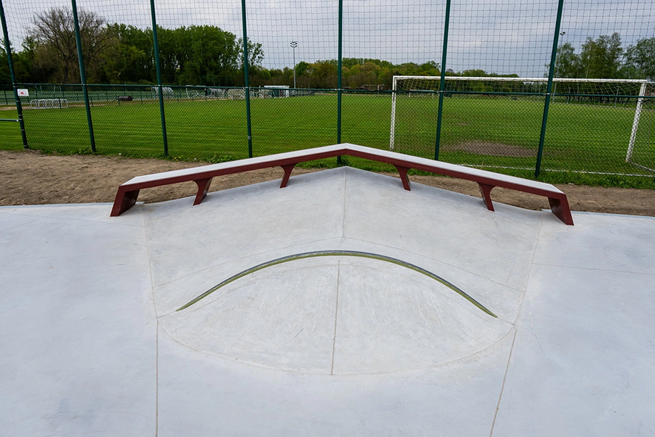 Outdoor skatepark Haacht rails 
