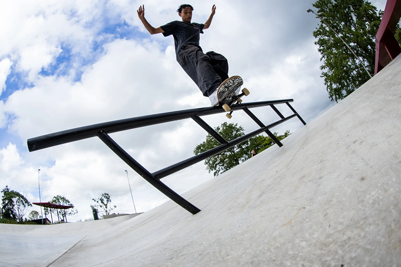 Nine Yards skatepark Goes Mano Wolf