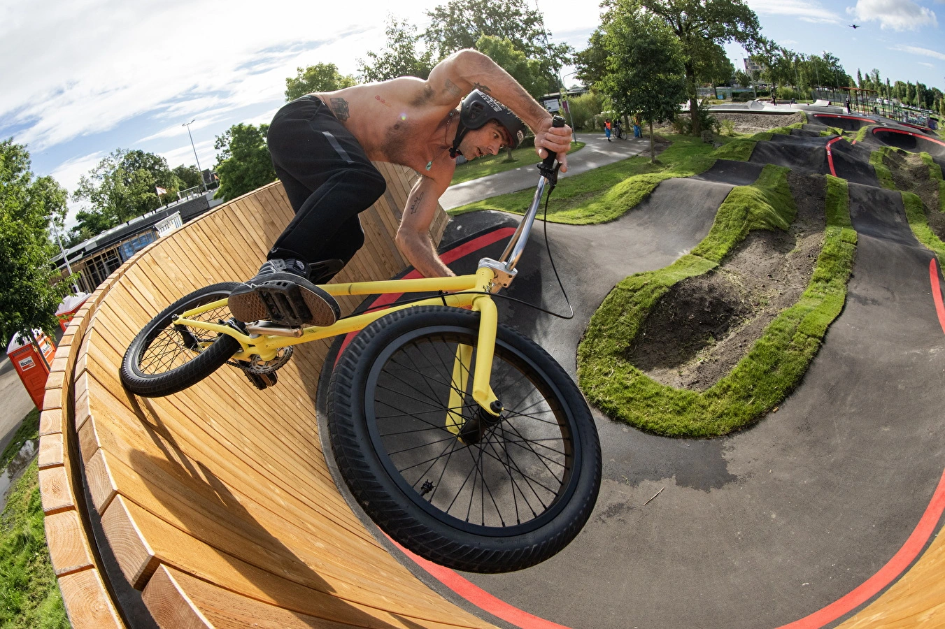 Nine Yards skatepark Goes Mark Vos pumptrack