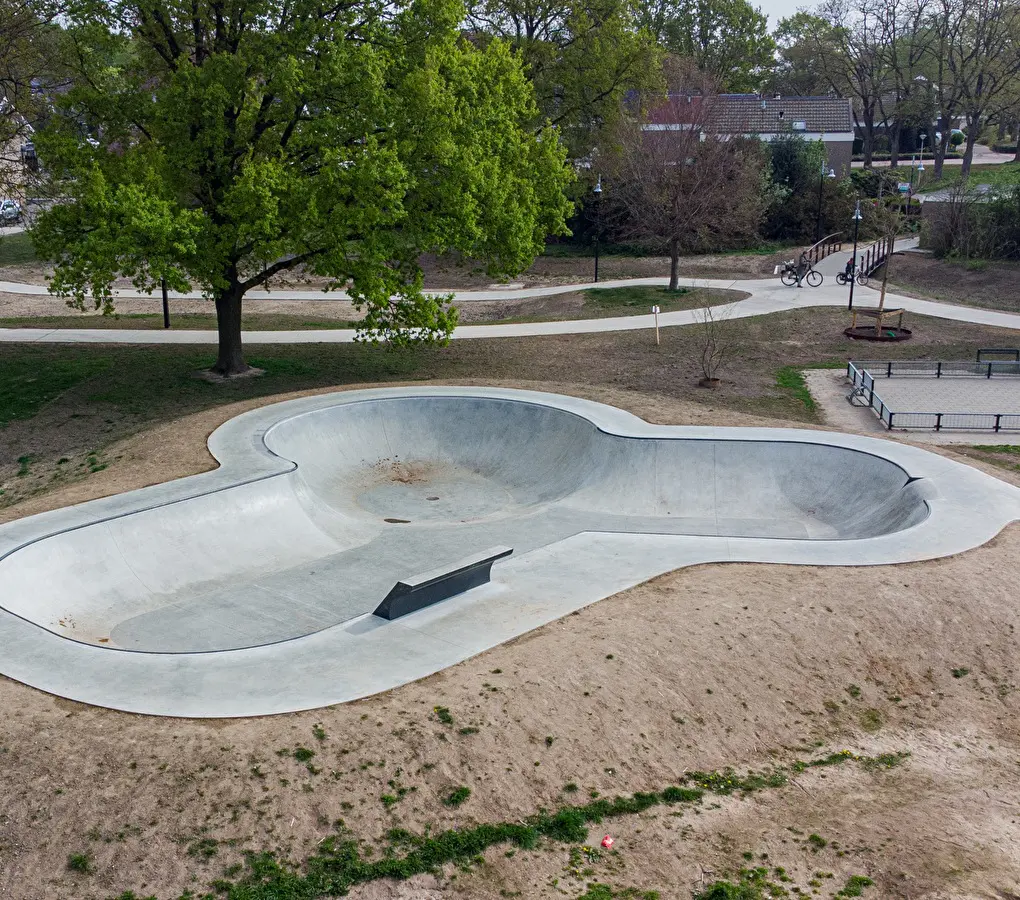 Boxmeer skatepark Nine Yards Skateparks Bowl Weijerpark betonnen skatebaan
